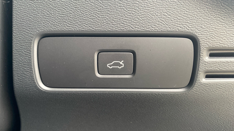 Volvo XC40 2.0 B3P Core 5dr Auto Petrol Estate